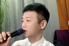 拿麦克风的位置和距离，悄悄话的感觉去唱歌才更好听！#麦克风 #悄悄话 #唱歌技巧和发声方法 #零基础学唱歌 #声乐教学