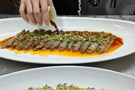 分享一个潮汕生腌汁比例：凉白开500克.味极鲜500克.高度白酒30克