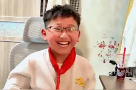 儿子真实一天的生活，从父慈子孝到鸡飞狗跳#逆战烧饼哥 #游戏#海信真空冰箱 #海信500V5 #世俱杯同款