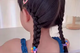 简单好看的学院风发型，开学这样扎，3+1编发甜美又可爱～#上学发型 #儿童编发 #生女儿就是用来打扮的 #儿童发饰 #头饰发饰 @DOU+好生意