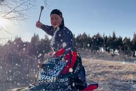 古代锤能破甲吗？单手刀和锤谁的破甲能力更强？谁才是最强副武器 #功夫 #武术 #科普 #历史 #知识 博主亲身测试刀和锤的破甲能力，谁才是最强副武器？视频封面