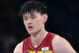他曾经也是全美四星高中生，只是没有机会罢了。#曾凡博 #中国男篮 #2025男篮亚洲杯预选赛视频封面