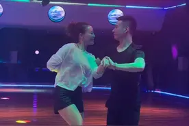 青春是什么？青春是热情洋溢的气息！青春是激情奔放的快乐！想要时光不老，就要学会舞蹈 ……杭州帝豪舞厅吉特巴约起来！视频封面