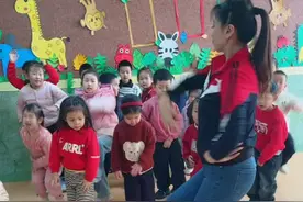 🌱经典红歌，唱响校园课间好时光🌳#萌娃#经典红歌传唱永恒 #课前活跃一下气氛#幼儿园里欢乐多视频封面