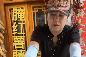 #创作灵感 原来用来喂猪的红薯藤现在也能上餐桌了，腌出来炒肉非常好吃#2024新农人计划 #抖音美食推荐官 #红薯藤做法 @DOU+小助手