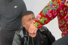 椰壳粉忍痛挑战之手面！ #新农人计划2025 #椰壳粉憋笑挑战 #压脉带新玩法