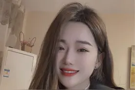 “我心里有事 但我谁也不想说，沉默也不是没有情绪，而是说了也没什么意义，比起诉说自己的委屈与不甘、沉默或许才是最好的结局。”