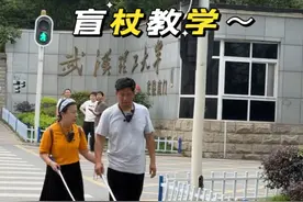 教我的视障伙伴@宝哥和他的导盲犬 如何正确的使用盲杖出行？给阿尔法减轻一点工作量，哈哈。分享的都是我的经验和技巧，希望对需要的小伙伴们有帮助💕#视障 #正能量