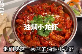 油焖小龙虾的家庭做法，不用酱料包的味道也非常好吃！可以试试！