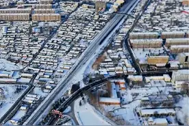 中国第一大镇——兴隆镇。 不过对于大疆O4图传来说，实在是小意思，随便站在哪里都能一镜到底。 #兴隆镇#无人机航拍  @抖音短视频