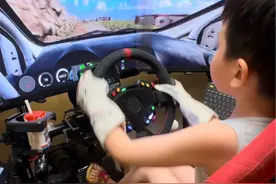 一切为了热爱,5岁车手拉力驾驶艺术 #赛车模拟器 #是时候展现真正的技术了 #这车技没谁了 #汽车人共创计划 @抖音汽车