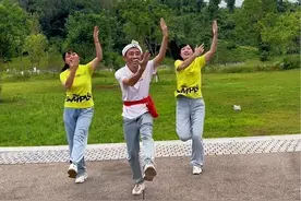 快点，要《过河》了 #户外舞蹈 #过河