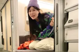 春运来啦，精致女生第一次体验了1平米的胶囊火车真的好新奇呀！#沉浸式坐高铁#春运#vlog日常