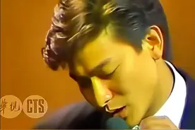 刘德华被王祖贤挑逗的不敢直视#刘德华 #王祖贤 爱了爱了，年轻时的华哥，又可爱又帅🫰视频封面