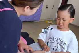 小家伙的回答听起来头头是道，就是这个思维方式好像有点错乱哈…#小铁蛋的趣味日记