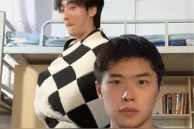 当我偷偷试穿了室友女友送他的礼物#当代大学生精神状态 #反转 #男生宿舍视频封面