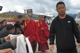 非常有幸厕所十一世班禅额尔德尼•确吉杰布大师摸顶视频封面