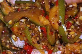 姐妹们又到了吃柚子的季节，吃剩的柚子皮，千万不要丢掉，变废为宝，这样去做开胃，拌面条、拌粉特别好吃# 纯手工 #无任何添加剂 #农村生活