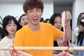 知识问答挑战，答对吃肉啦哈哈！ #真会玩系列 #看完不笑算我输 #意想不到的结局 #反转剧情