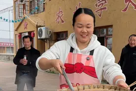 好好生活，慢慢度日，不慌不忙不紧不慢，大伯住了十多天，今天回家了，小老太太，七十多岁，看起来就像我婆那个时候，人显得很年轻！#新农人计划2025 #农村美食 #我的乡村生活 #乡村守护人 #100个真实农村故事视频封面