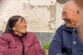 坐着好无聊 让我看看和老伴的一辈子