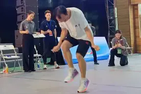 超越人类极限！#吉尼斯世界纪录 保持者“光速少年”#岑小林 在2024全国跳绳大师赛30s单摇预赛以222个（平均每秒7.4个）的成绩晋级决赛！期待值拉满！#比赛现场 #世界冠军