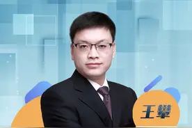 #官方通报列车停滞乘客破窗通风 “要闷死了！”列车被撞停运约3小时，有乘客砸窗通风被拘？警方回应（纵览新闻）#攀谈天下 #抖音热评