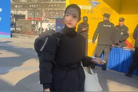 刚到警察节现场就遇到又美又飒走路带风笑容甜蜜的兔子警官！#又美又飒 #走路带风 #警察节 #笑容最治愈的女孩 #兔子警官视频封面