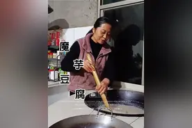 今天做的魔芋豆腐不是很完美，做的过程中出现了一个小插曲，庆幸的是没有做废，口感还可以，就是卖相不太好#我的厨房日记 #魔芋豆腐 #纯天然无添加 #你们吃过吗