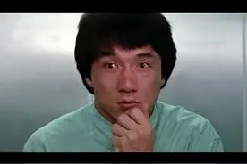 警察故事续集，彪叔在电梯里放屁污蔑说是龙哥放的，真卑鄙啊视频封面