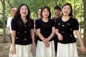 #就这样牵着你的手慢慢的往前走 #一生守候一生陪伴 #深情不及久伴厚爱无需多言 #贫贱富贵不相离视频封面