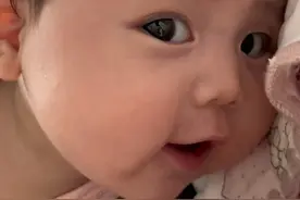 当我存了女儿各个年龄段的讨🍼视频 #骗你生女儿 #我的女孩👧🏻 #小时候vs现在  #从出生到现在的变化 #人类幼崽迷惑行为大赏视频封面