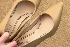 百搭王👑杏色高跟鞋！ 他真的和皮肤是一个颜色，不管你是什么肤色都给你温柔，柔和调和肤色🏼！还巨显腿长，谁懂呀？ #软底软面穿上超舒服 #脚宽脚胖都可以 #好穿不累脚 #杏色高跟鞋 #百搭鞋子