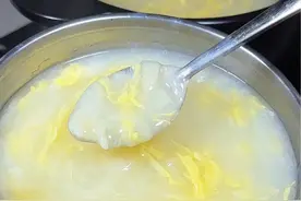 河南“神汤”又叫面疙瘩汤，俗称养胃汤、月子汤，小时候不舒服妈妈都会做这个，做好了清甜丝滑，好喝又养胃#河南美食 #面疙瘩汤#甜汤#农村美食#地方特色美食