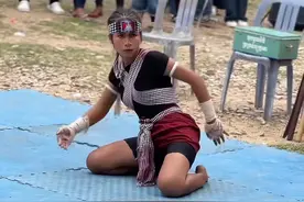 柬埔寨高棉拳又名斗狮拳，比泰拳早300年历史，比赛之前都要跳拜师舞来热身。@DOU+小助手 #我要上热门