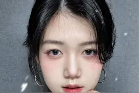 降温啦！快来试试这个破碎清冷感拉满的冬日氛围感妆容！ #妆容分享 #妆教 #冬日氛围感妆容 #清冷破碎感妆容教程 #新手跟练