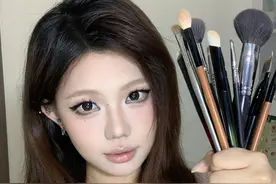 化妆刷分享来啦！实用型选手 一把多用 #化妆 #化妆工具 #化妆刷 #好物推荐🔥 #适合新手的化妆刷推荐视频封面