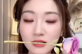 2024.09.29第523集: 21 俞某人在发庭上对法官进行发言时，满嘴谎话，颠倒黑白，简直是可恶之极！ #泰国杀妻案  #泰国坠崖孕妇王暖暖 也是电影《消失的她》中的原型案件，泰国孕妇坠崖案！王暖暖是唯一的杀妻案幸存者！   电影《消失的她》特别火，片中妻子的遭遇，让女性观众毛骨悚然，直言“治好了恋爱脑”！   2023年6月2日，“中国孕妇泰国坠崖案”三审宣判，成为公众关注的热门话题。   蓄意要在泰国杀妻骗保的俞晓东，获刑33年零4个月。   被害人王暖暖经过4年3诉，终于让一切尘埃落定。起恶性案件，又给年轻人敲醒了怎样的警钟？      电影《消失的她》就是根据王暖暖事件改编的！王暖暖很幸运，她确实获得重生了！但她的这段痛苦经历对于我们很多人也是深刻的警示啊！   女孩们，擦亮眼睛吧！别一恋爱就上头！你去看看，从古至今，沾毒的，沾赌的，沾黄的！家暴的，撒谎的，偷盗的！哪有一个能改的呀，我说一个没有能改的，那都不为过