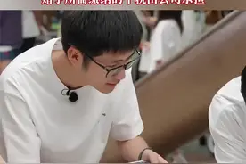 影视飓风连续4年给员工换新苹果手机，每人一台iPhone 17 ProMax