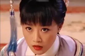 蓝莹莹拍哭戏，一直哭不出来，郑小龙一招，让她哭的唏哩哗啦。视频封面