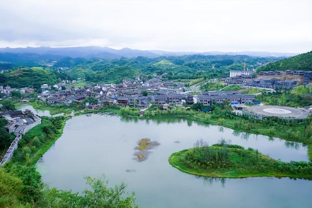 贵阳唯一的5A古镇！600年兵城藏满美食，好多游客却觉得像丽江？