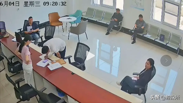 辱骂法官事件后续：监控曝光	，农妇骂10分钟没停，句句脏话太难听