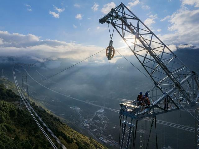 10万亿度电的背后，中国经济正在能源赛道换挡超车