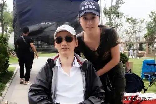 她是国家一级女演员，多次给坐轮椅丈夫戴绿帽，如今儿子也是演员