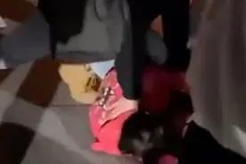 河北一高校男生扮女装进女生宿舍被抓 学校：已送公安图片