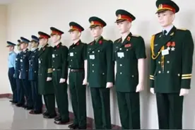 越南正规军军官军装，常服礼服多达7套，迷彩服只有一套图片
