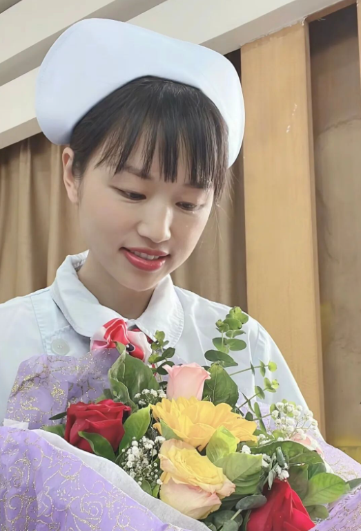 张水华离开医院3天	，又一女护士被官媒锐评停职，男友也难逃其咎