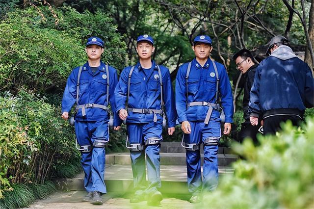 登高赏秋乐重阳 半山景区首推登山助力机甲共享服务