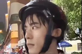 外卖小哥酷似易烊千玺意外走红，网友热议图片