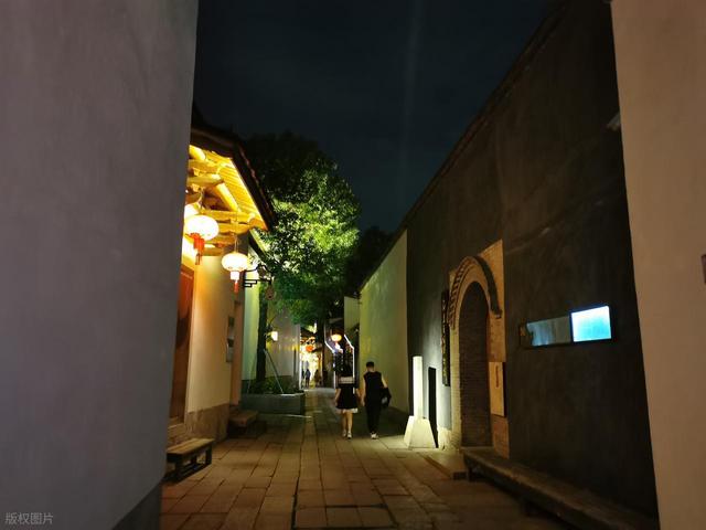 原来海边城市可以这么安静！福州：满城榕树下，藏着最真实的闽都